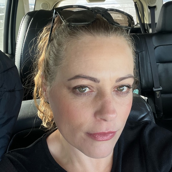 Meet your Posher, Stacy - Picture 2 of 2